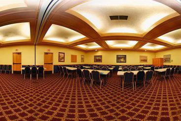 هتل Super 8 Oceanside Marty's Valley Inn