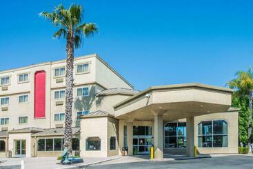 هتل Radisson  West Sacramento