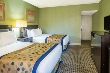 هتل Radisson  West Sacramento