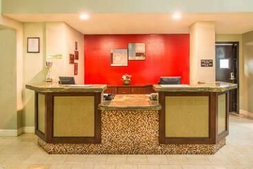 هتل Radisson  West Sacramento
