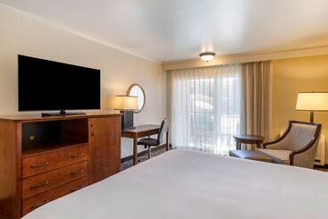 בית מלון כפרי Best Western Plus Royal Oak