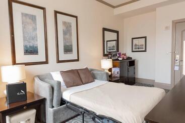 هتل Blackhawk, Autograph Collection