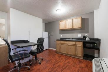 هتل Little Suites Provo Extended Stay