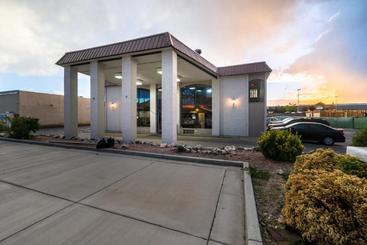 هتل Little Suites Provo Extended Stay