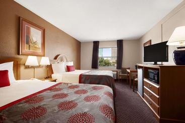 هتل Ramada By Wyndham Sioux City