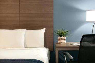 هتل Torch Lite Inn At The Beach Boardwalk