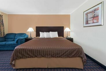 هتل Travelodge By Wyndham Dodge City