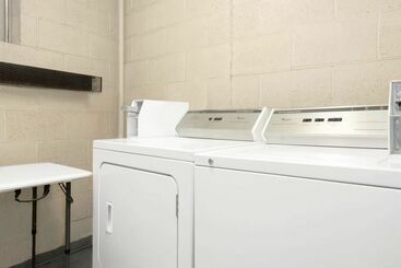 هتل Travelodge By Wyndham Dodge City