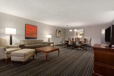 هتل Sonesta Suites Dallas Park Central