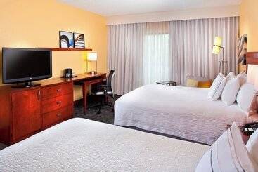 هتل Courtyard Miami Airport West Doral