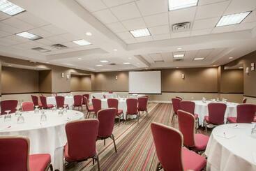 هتل Crowne Plaza Danbury, An Ihg