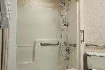 هتل Days Inn By Wyndham Shelburne/burlington