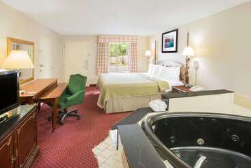 בית מלון כפרי Howard Johnson By Wyndham Dothan