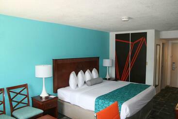 هتل Howard Johnson By Wyndham Hattiesburg