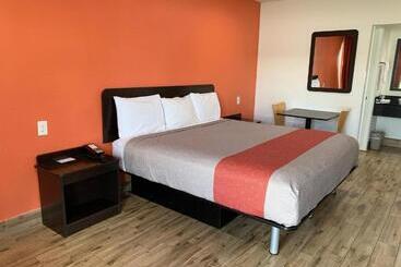 Motel 6 Englewood