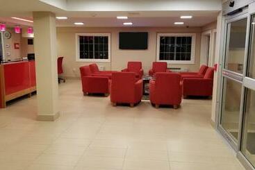 هتل Red River Inn & Suites Fargo