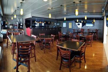 هتل Red River Inn & Suites Fargo