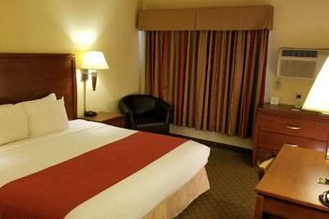 هتل Red River Inn & Suites Fargo