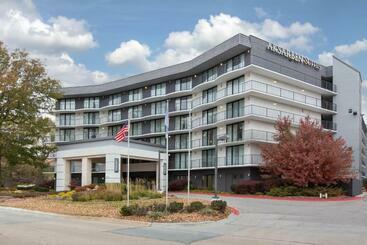 هتل Aksarben Suites, A Trademark Collection