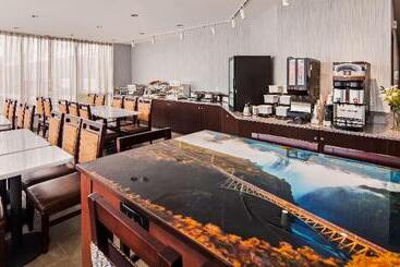 هتل Best Western Plus Hanes Mall