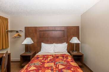 هتل Days Inn By Wyndham Pierre