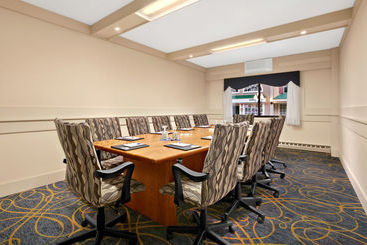 هتل Days Inn By Wyndham Penn State