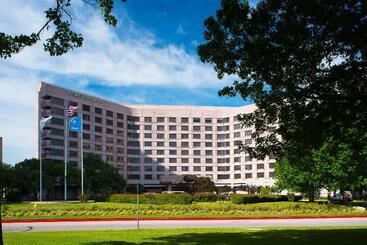 فندق Doubletree By Hilton Tulsa   Warren Place