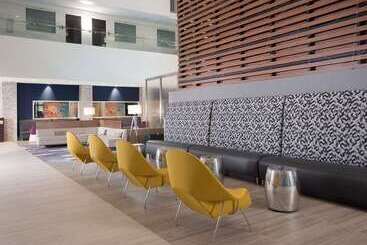 هتل Embassy Suites By Hilton Raleigh Crabtree