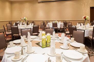 Doubletree By Hilton Hotel Grand Rapids Airport