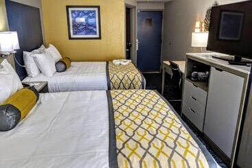 هتل Best Western Plus Bloomington East
