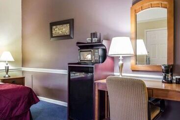 ホテル Clarion Inn Strasburg  Lancaster