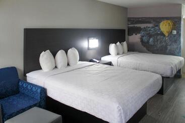 בית מלון כפרי Clarion Pointe Statesville