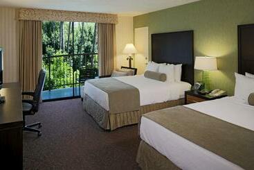 هتل Crowne Plaza  Mission Valley