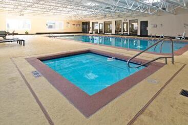 فندق Days Inn By Wyndham Plattsburgh