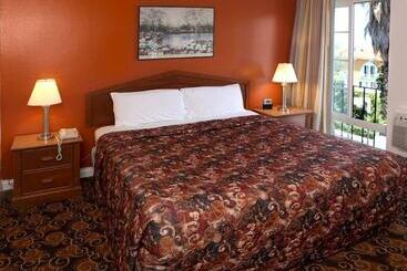 هتل Granada Inn
