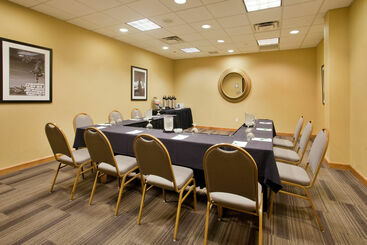 هتل Holiday Inn Country Club Plaza