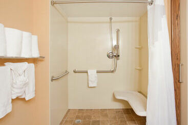 هتل Holiday Inn Country Club Plaza