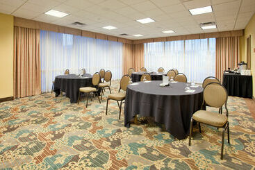 هتل Holiday Inn Country Club Plaza