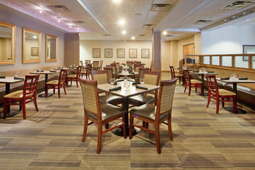 هتل Holiday Inn Country Club Plaza