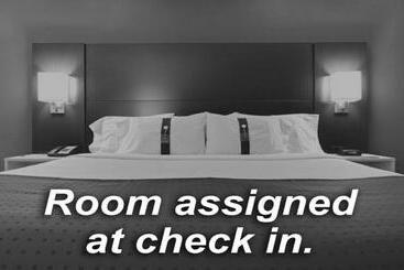 هتل Holiday Inn South Burlington