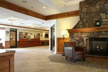 هتل Holiday Inn South Burlington
