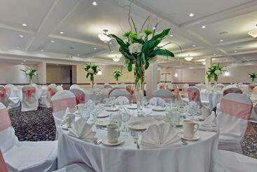 هتل Holiday Inn South Burlington