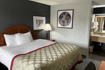 هتل Ramada By Wyndham Macon