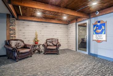 Ramada By Wyndham Mitchell Hotel & Conference Center