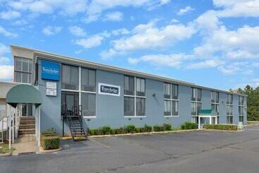 هتل Travelodge By Wyndham Texarkana