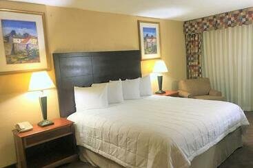 هتل Travelodge By Wyndham Texarkana
