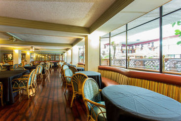 هتل Clarion Modesto