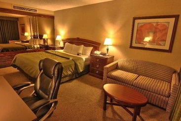 هتل Clarion Modesto