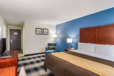 هتل Comfort Inn & Suites