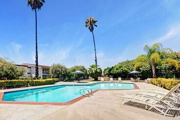 هتل Knights Inn Claremont